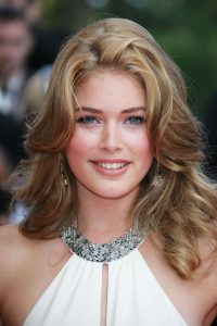 CANNES, FRANCE - MAY 19:  Doutzen Kroes attends the premiere of the movie "No Country For Old Men" at the Palais des Festivals during the 60th International Cannes Film Festival on May 19, 2007 in Cannes, France.  (Photo by MJ Kim/Getty Images) *** Local Caption *** Doutzen Kroes